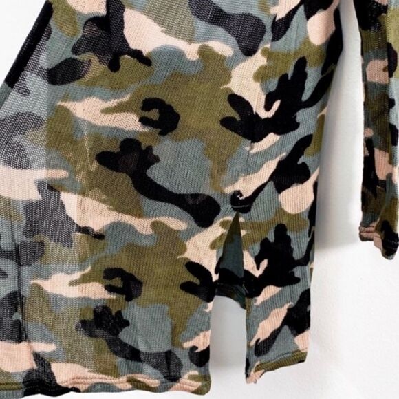 NEW DIVIDED H&M green pink blue black camo cardigan