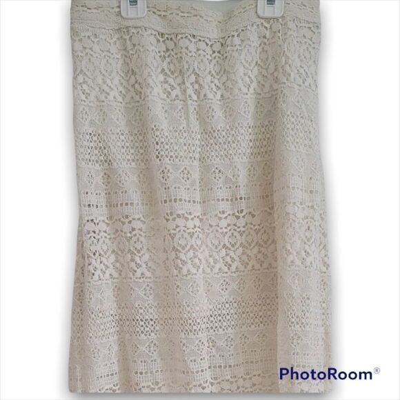 𝅺HOLLISTER white lace maxi skirt