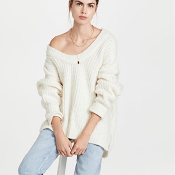 Like new Free People Oversized Ivory Blue Bell V neck Chunky Sweater