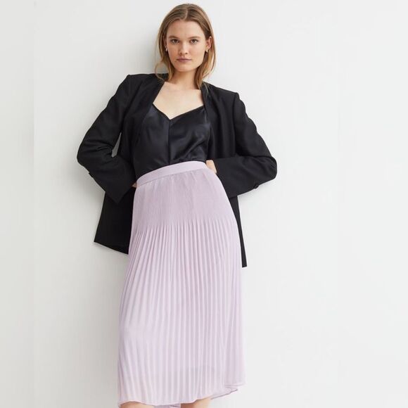 𝅺NEW H&M lilac pleated skirt