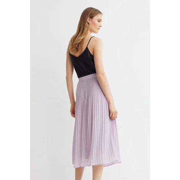 𝅺NEW H&M lilac pleated skirt