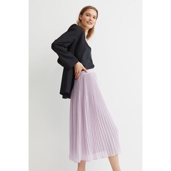 𝅺NEW H&M lilac pleated skirt